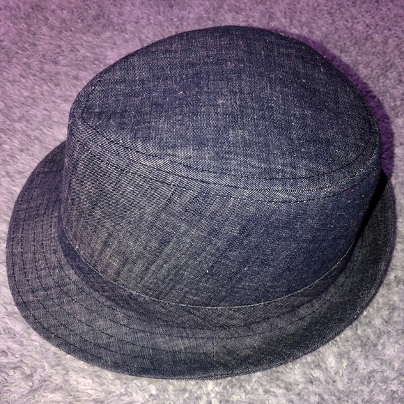 Joe Boxer hat with flowers on side - Picture 6 of 9